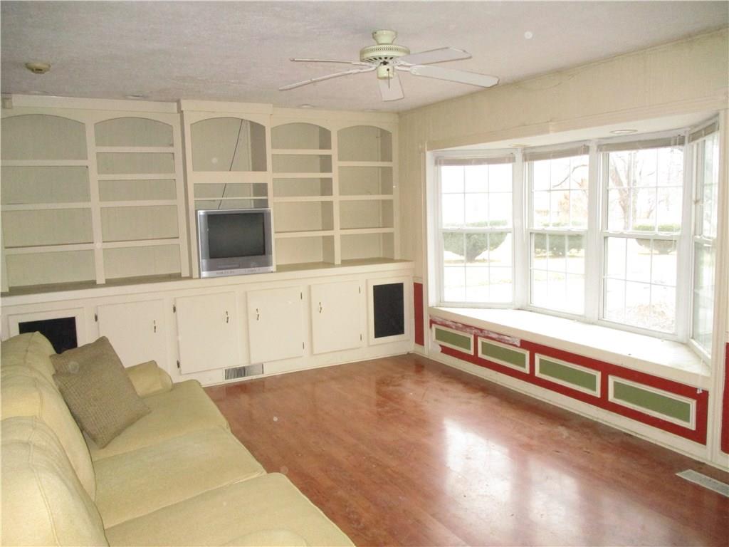 2109 Ruth Drive Indianapolis, IN 46240 - Photo 5 of 25 Gallery Image 5