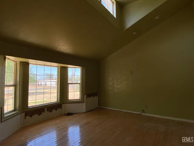 a view of a livingroom with a ceiling fan and window