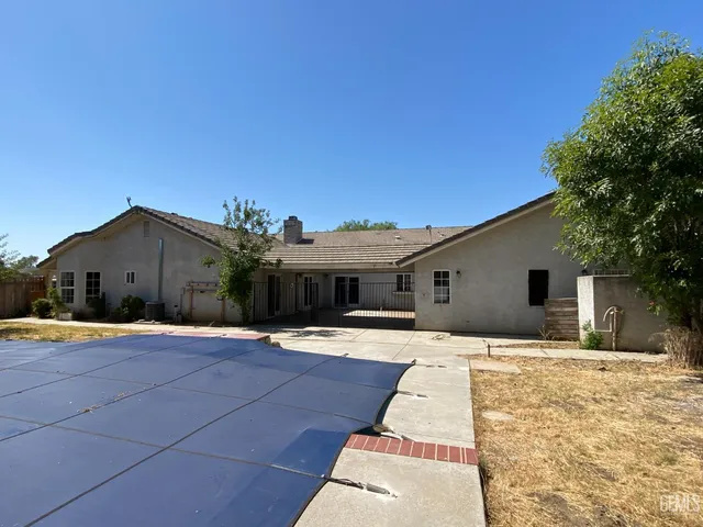 a view of house with yard and trees