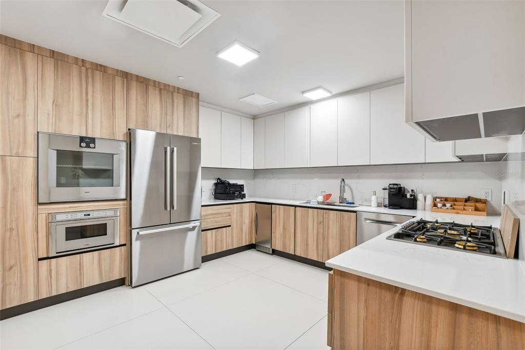 1020 Sunset Point Road, Unit 310 Clearwater, FL 33755 - Photo 43 of 86