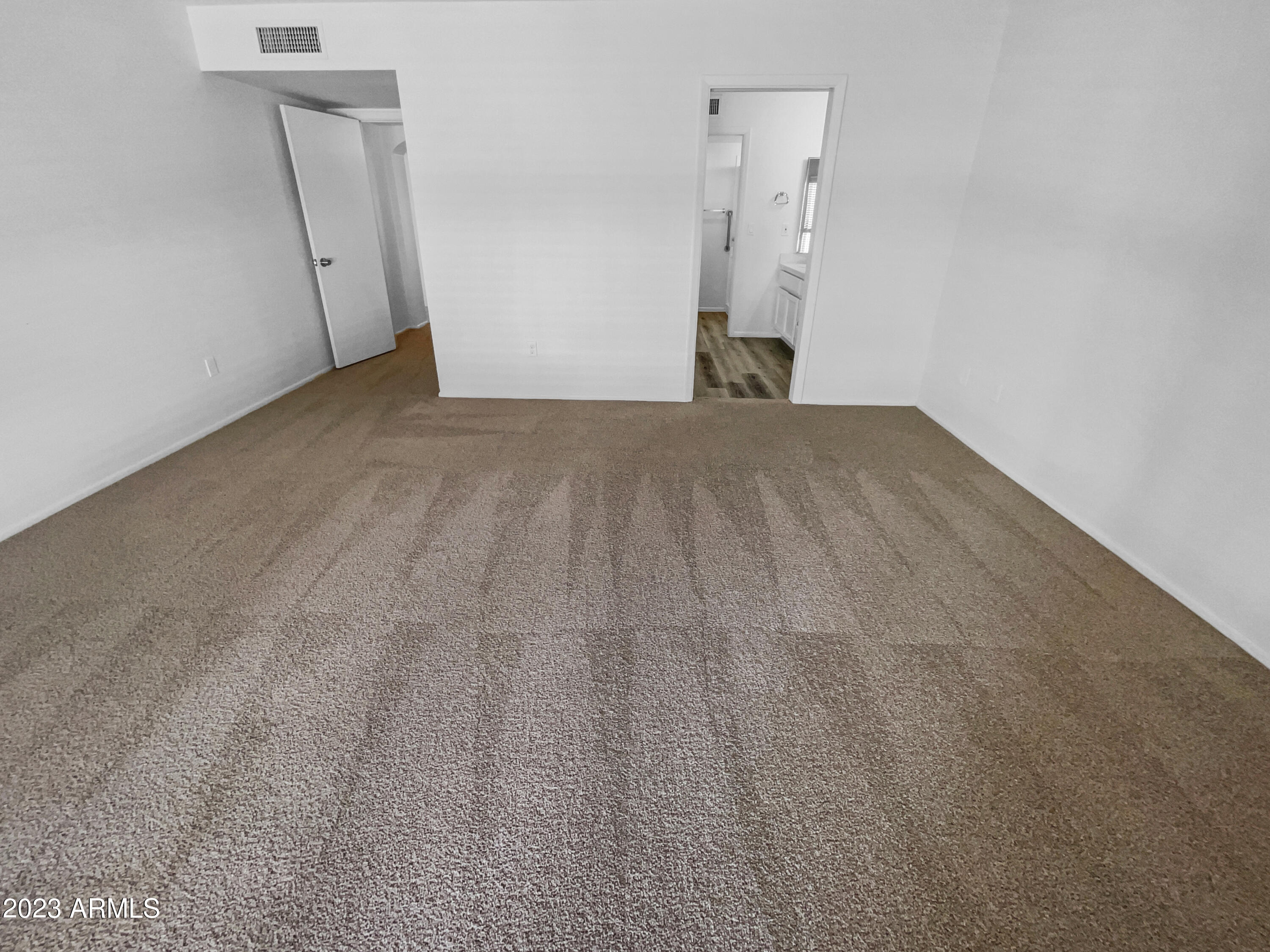 1310 East Winged Foot Road Phoenix, AZ 85022 - Photo 3 of 22 photo_05