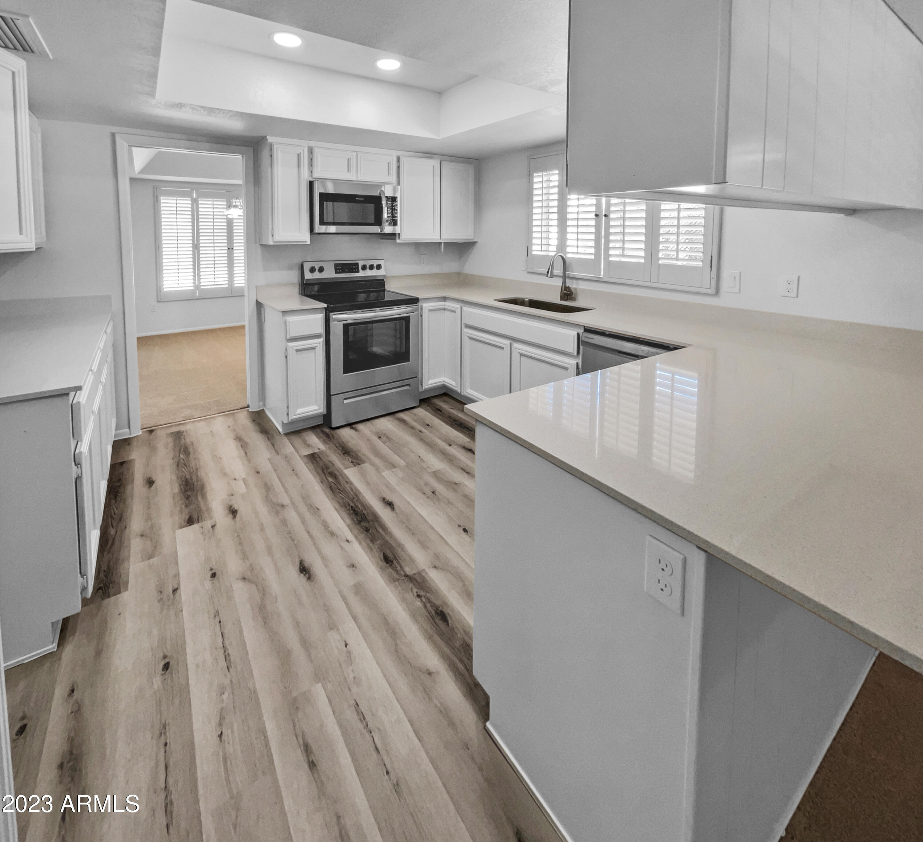 1310 East Winged Foot Road Phoenix, AZ 85022 - Photo 4 of 22 photo_06