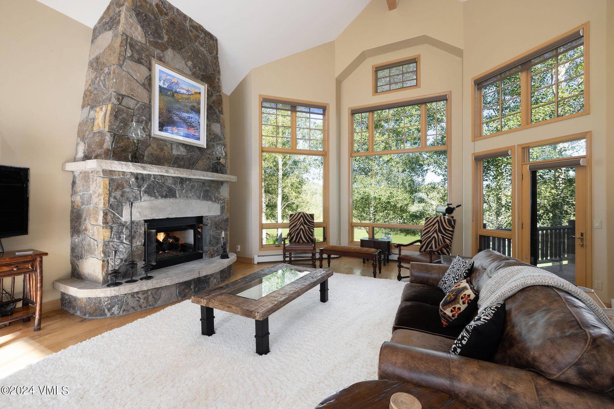 44 Rodeo Drive Edwards, CO 81632 - Photo 4 of 25 44_rodeo_dr_interior_living_b