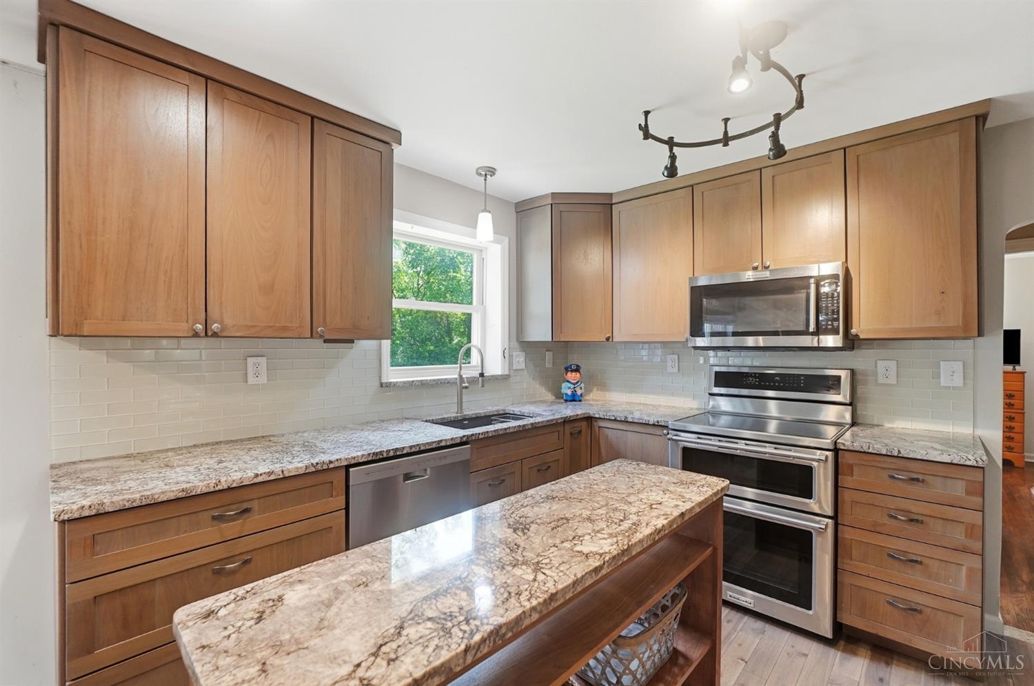 5585 Springdale Road Cincinnati, OH 45251 - Photo 14 of 47 Gallery Image 14