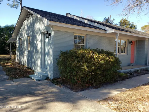 $2,300 | 809 Shakespeare Drive, Wilmington, NC 28405