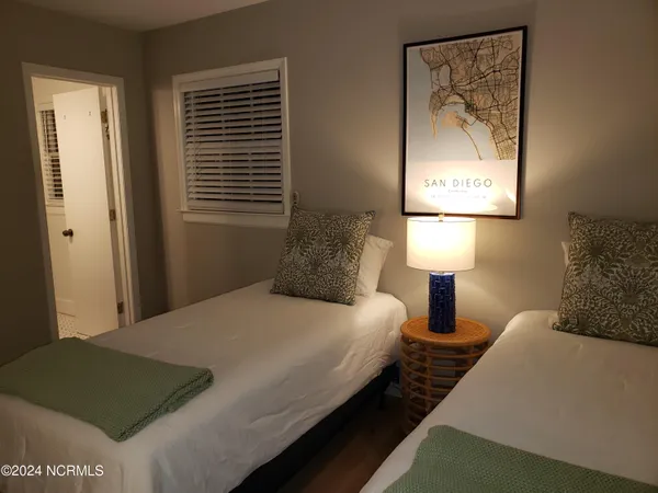 $2,300 | 809 Shakespeare Drive, Wilmington, NC 28405