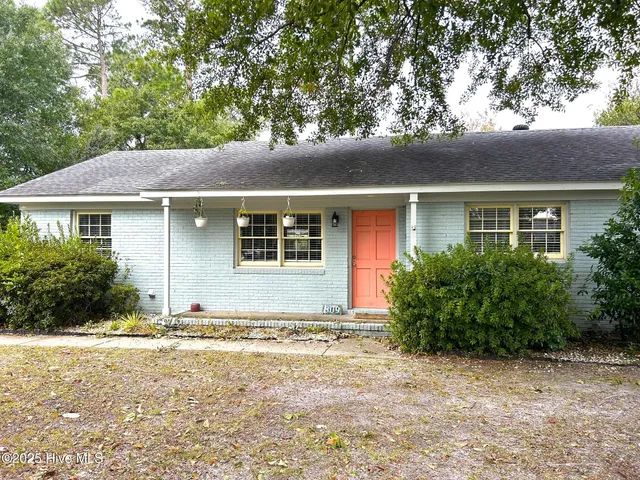 $2,400 | 809 Shakespeare Drive, Wilmington, NC 28405