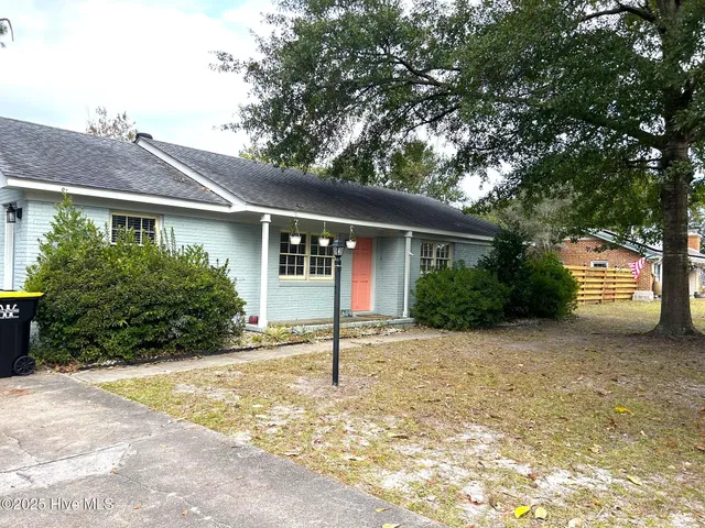 $2,400 | 809 Shakespeare Drive, Wilmington, NC 28405