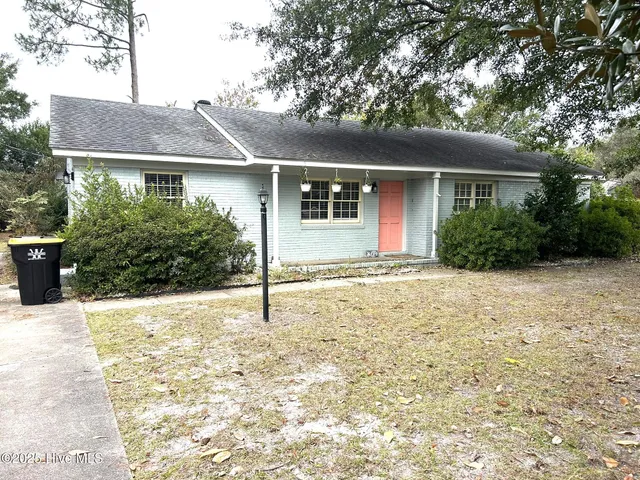 $2,400 | 809 Shakespeare Drive, Wilmington, NC 28405