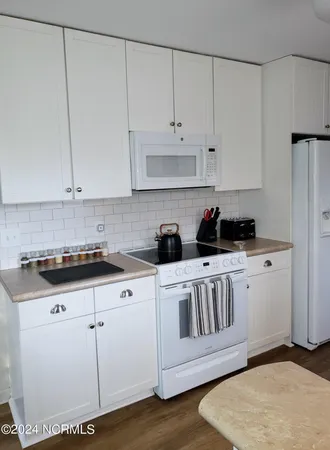 $2,300 | 809 Shakespeare Drive, Wilmington, NC 28405