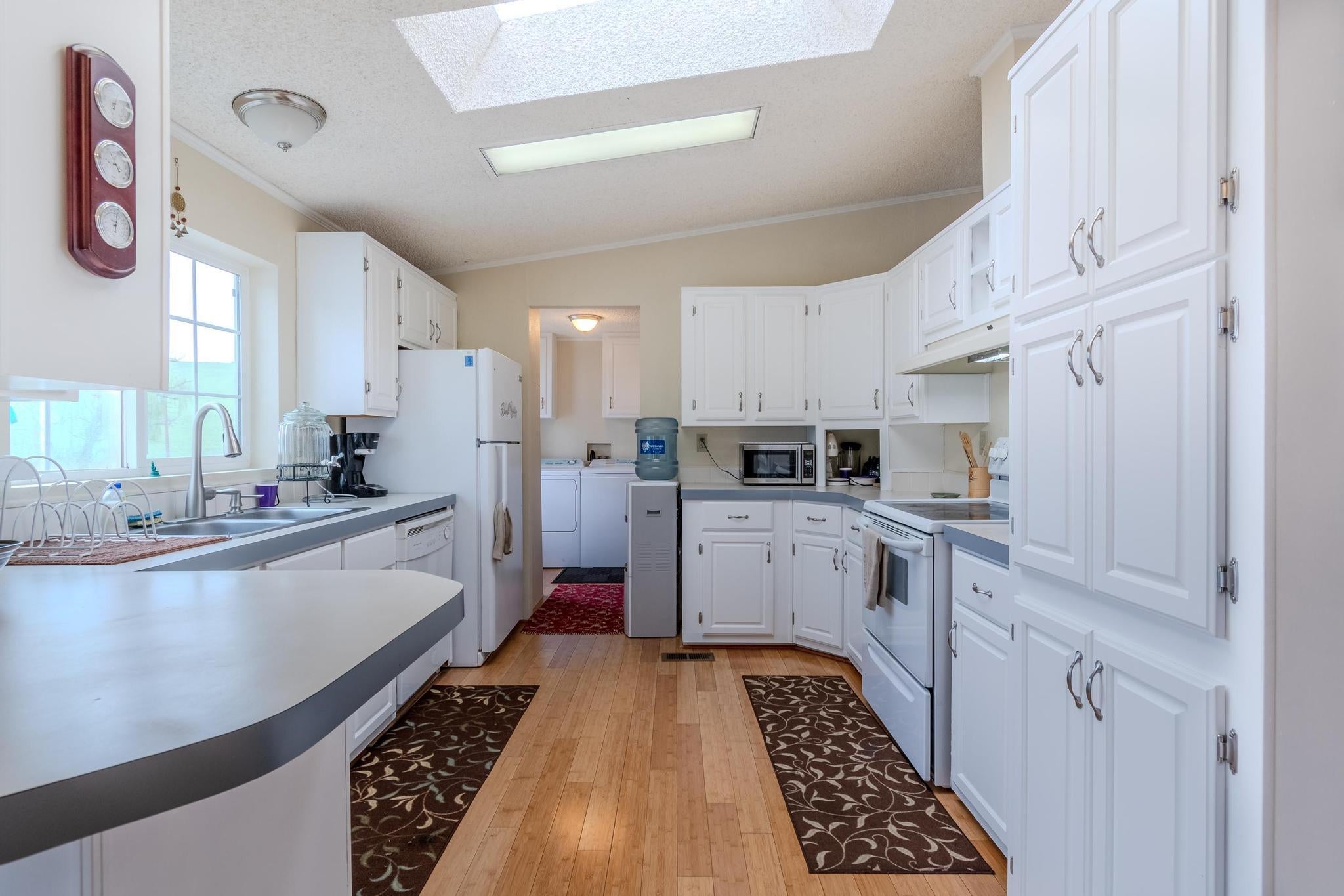 939 South Valley View Road, Unit 19 Ashland, OR 97520 - Photo 8 of 26 Kitchen