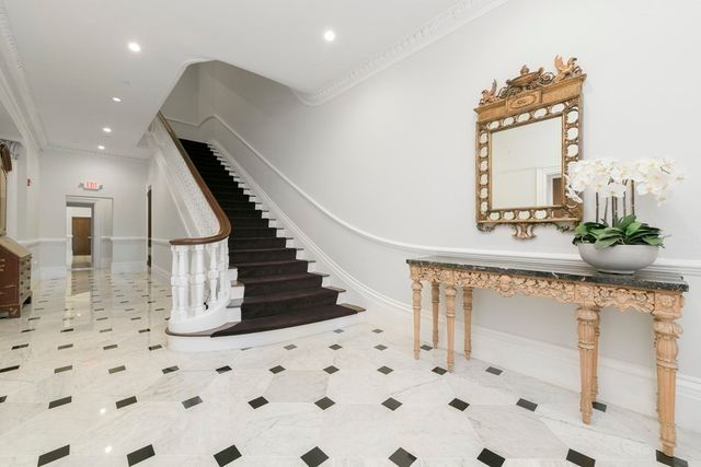 a view of entryway and hall