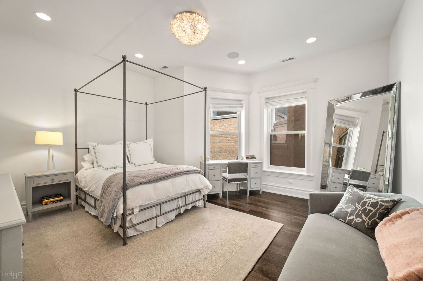 652 West Sheridan Road Chicago, IL 60613 - Photo 35 of 60