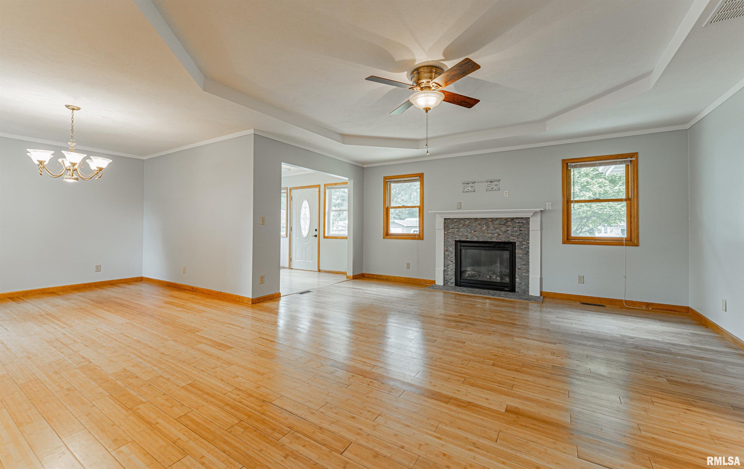 604 South Mary Street Atlanta, IL 61723 - Photo 5 of 38