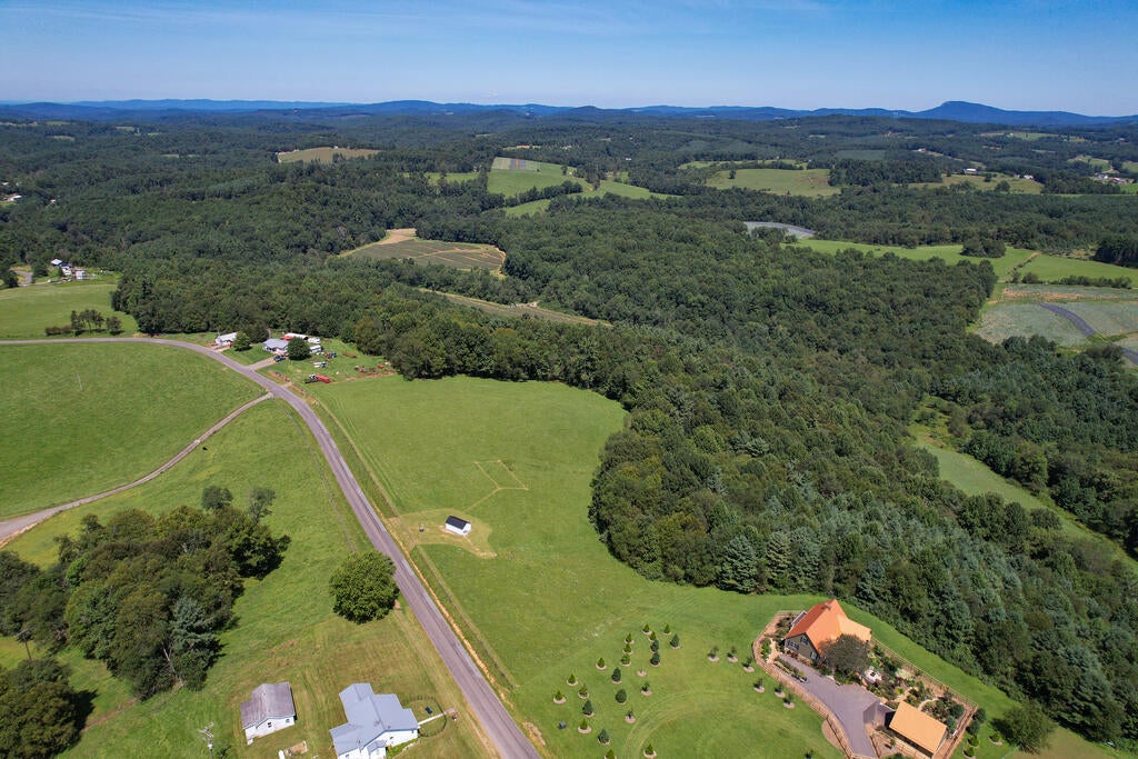 927 Kinzer Road, Unit 31F Hillsville, VA 24343 - Photo 11 of 34 Gallery Image 11