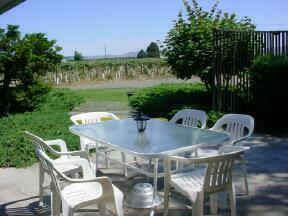 6460 Fort Road Toppenish, WA 98948 - Photo 2 of 5 a view of an outside dining space with furniture