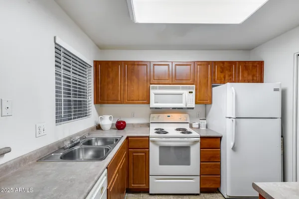 $249,950 | 1880 East Morten Avenue, Unit 121, Phoenix, AZ 85020