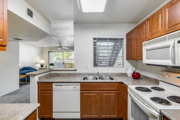 $249,950 | 1880 East Morten Avenue, Unit 121, Phoenix, AZ 85020