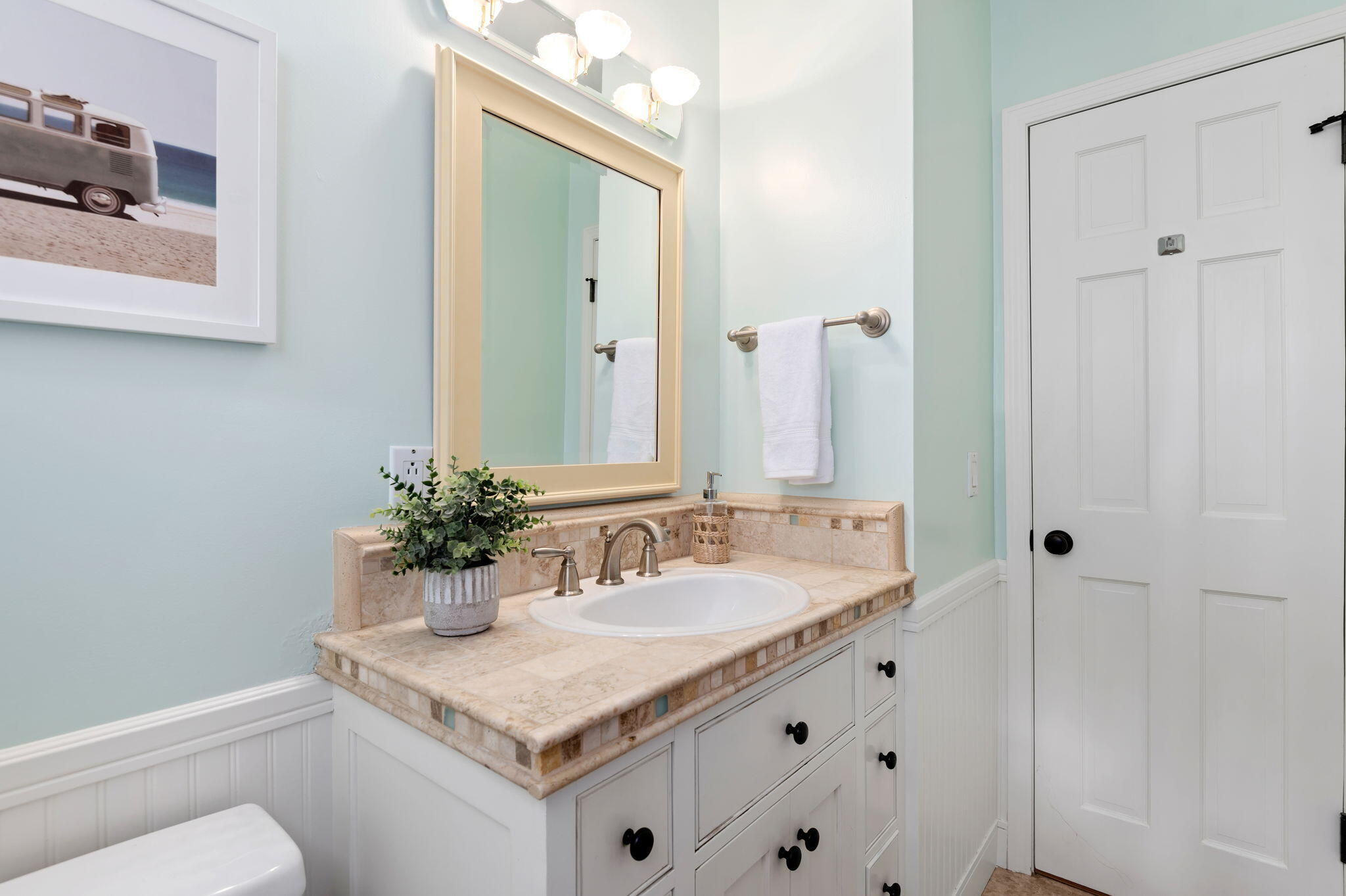 1407 Linden Avenue Carpinteria, CA 93013 - Photo 21 of 24 Bathroom 1