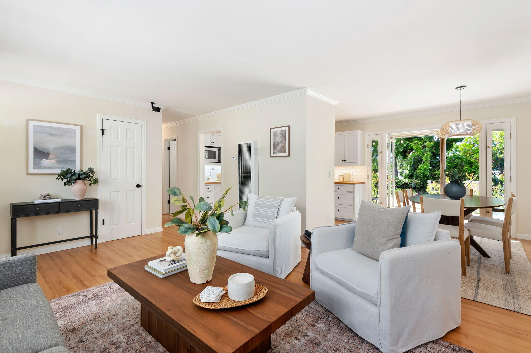 1407 Linden Avenue Carpinteria, CA 93013 - Photo 6 of 24 Living room