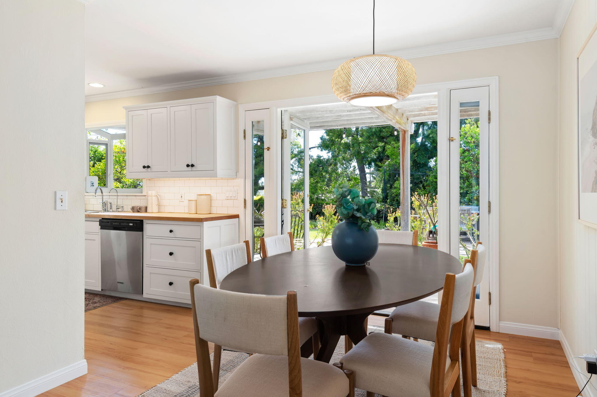 1407 Linden Avenue Carpinteria, CA 93013 - Photo 7 of 24 Dining area