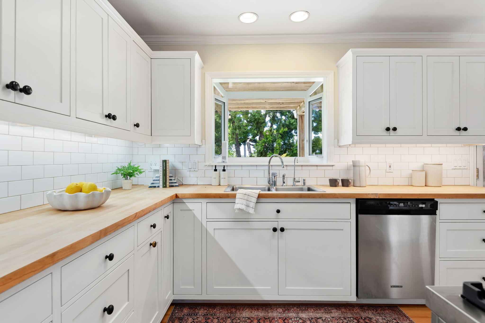 1407 Linden Avenue Carpinteria, CA 93013 - Photo 9 of 24 Kitchen