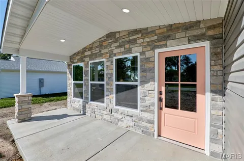 $275,000 | 113 Illinois Street, New Florence, MO 63363