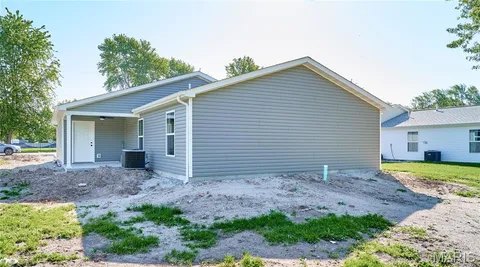 $275,000 | 113 Illinois Street, New Florence, MO 63363
