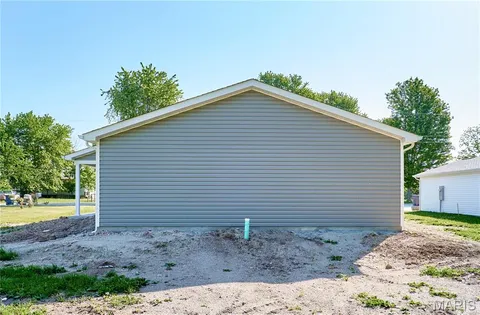 $275,000 | 113 Illinois Street, New Florence, MO 63363