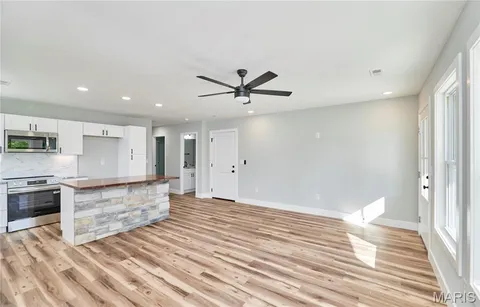 $275,000 | 113 Illinois Street, New Florence, MO 63363