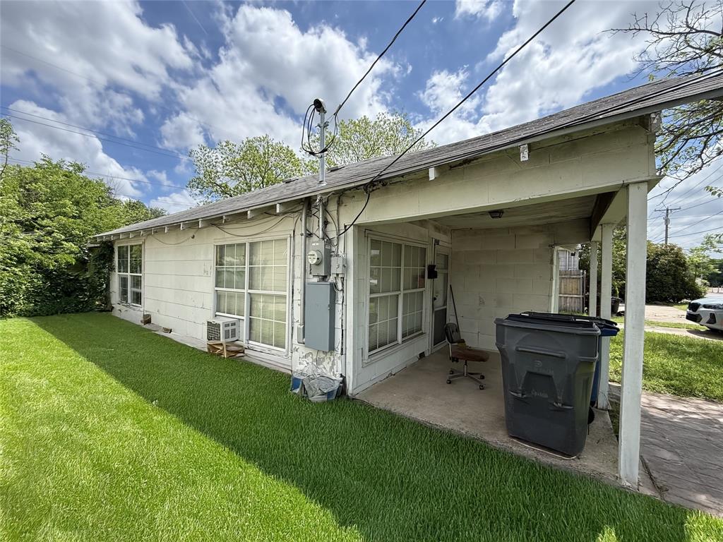 3206 North Jim Miller Road Dallas, TX 75227 - Photo 3 of 7