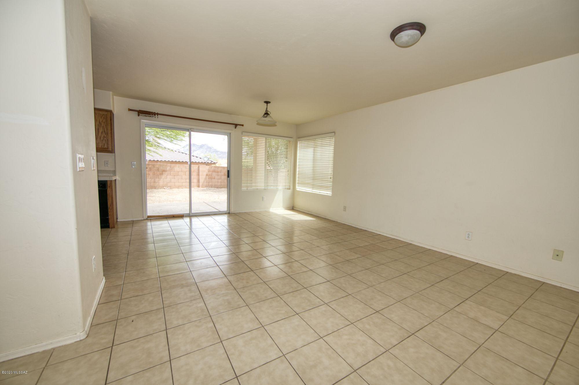 1073 San Tropez Court Rio Rico, AZ 85648 - Photo 6 of 31 Gallery Image 6
