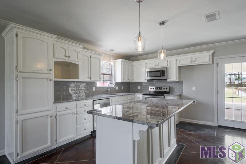 10646 Eagle Crest Road Denham Springs, LA 70726 - Photo 7 of 16 Gallery Image 7