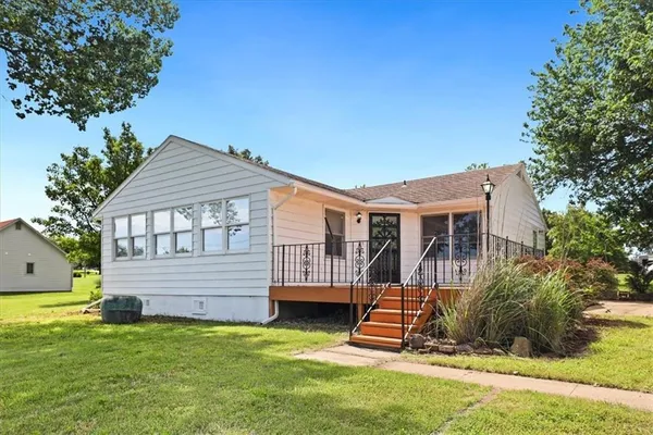 $300,000 | 2629 South Shore Drive, Vassar, KS 66543
