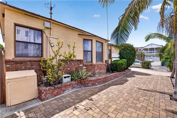 $745,000 | 1899 Gladys Avenue, Signal Hill, CA 90755