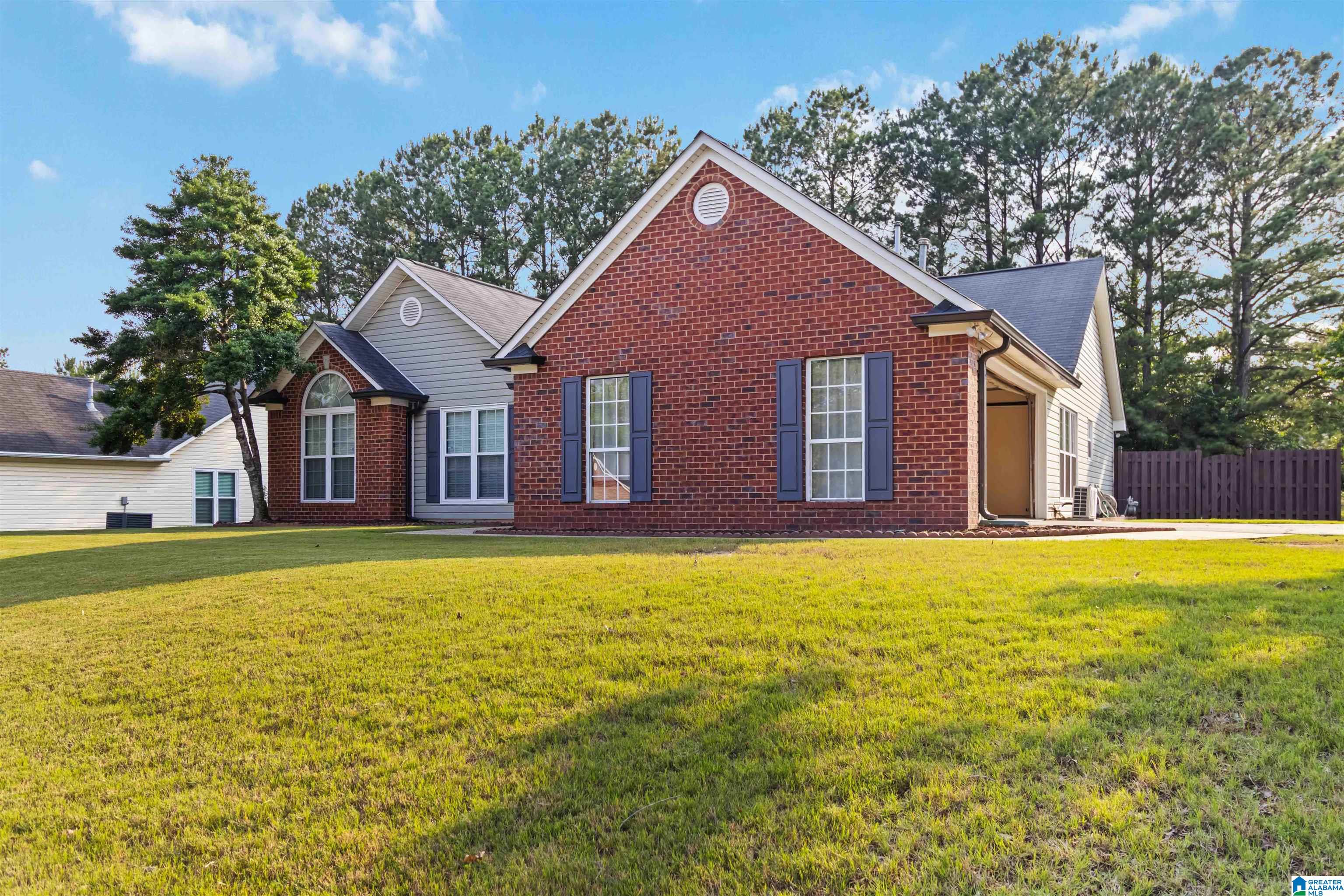 112 Summer Crest Alabaster, AL 35007 - Photo 2 of 30