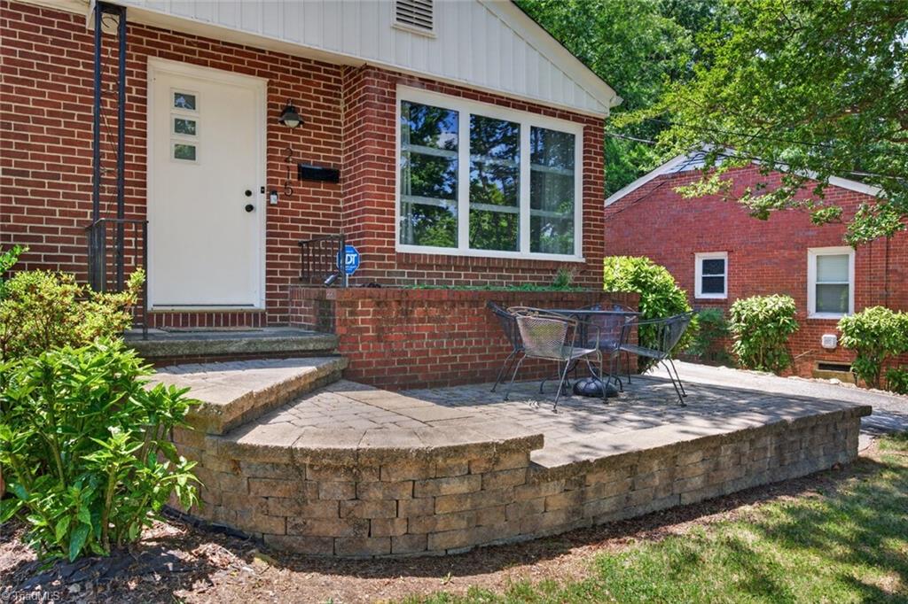 215 South Lindell Road Greensboro, NC 27403 - Photo 6 of 29