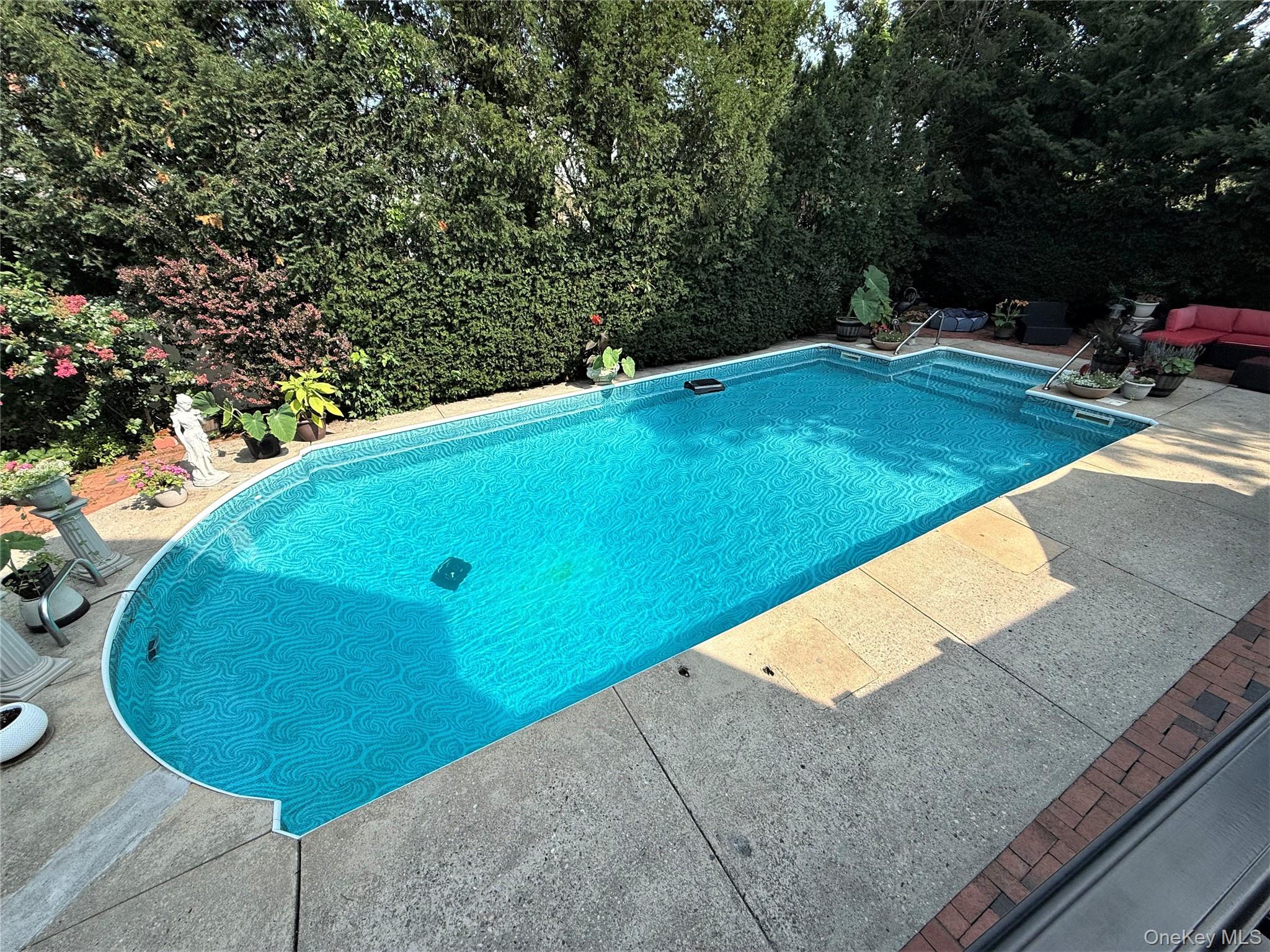 34 Reyam Road Lynbrook, NY 11563 - Photo 32 of 36