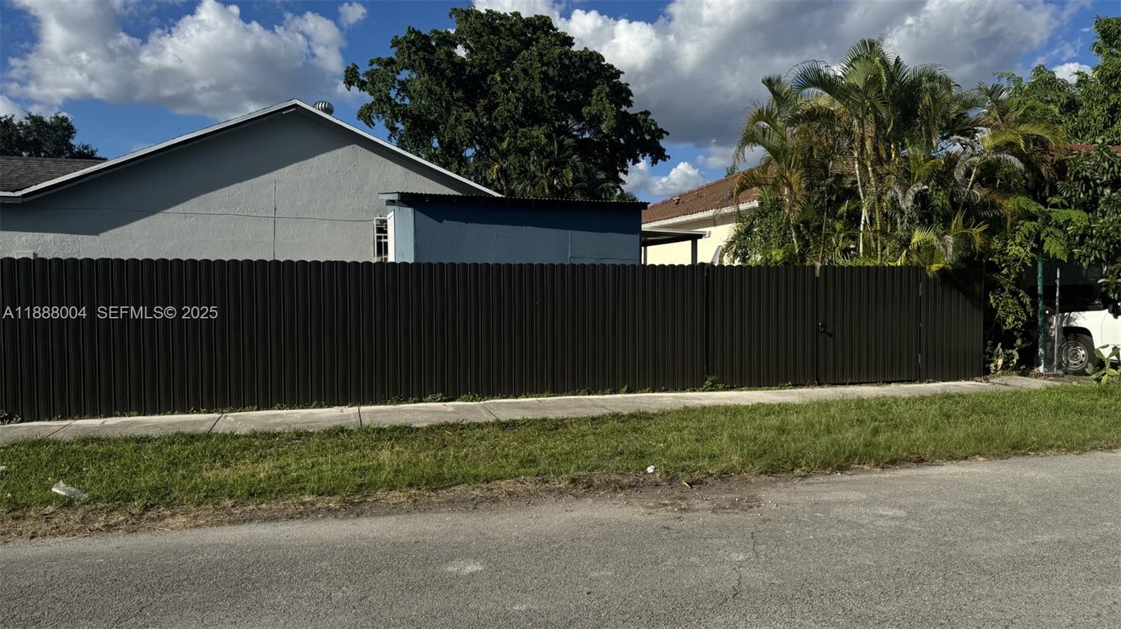 20923 Southwest 126th Court Miami, FL 33177 - Photo 3 of 19 a backyard of a house