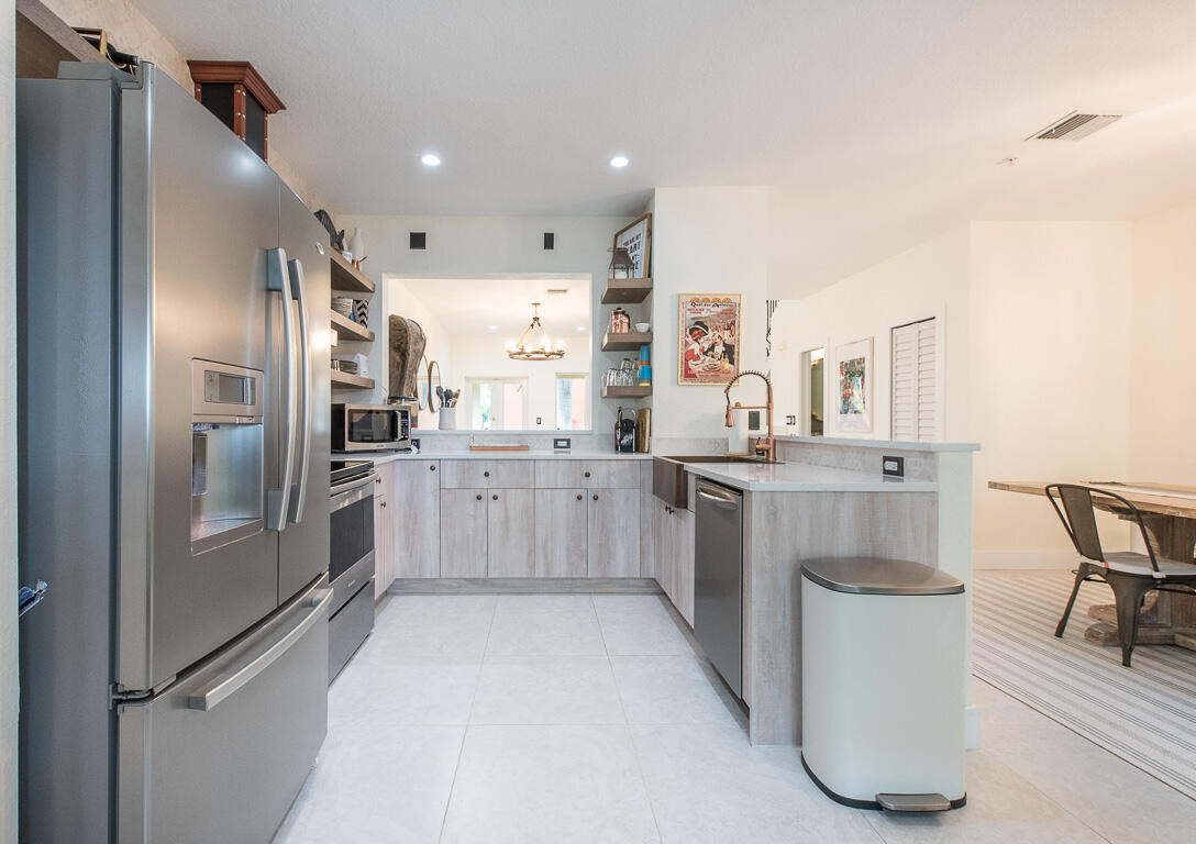 1910 Coastal Bay Boulevard Boynton Beach, FL 33435 - Photo 8 of 64 Kitchen