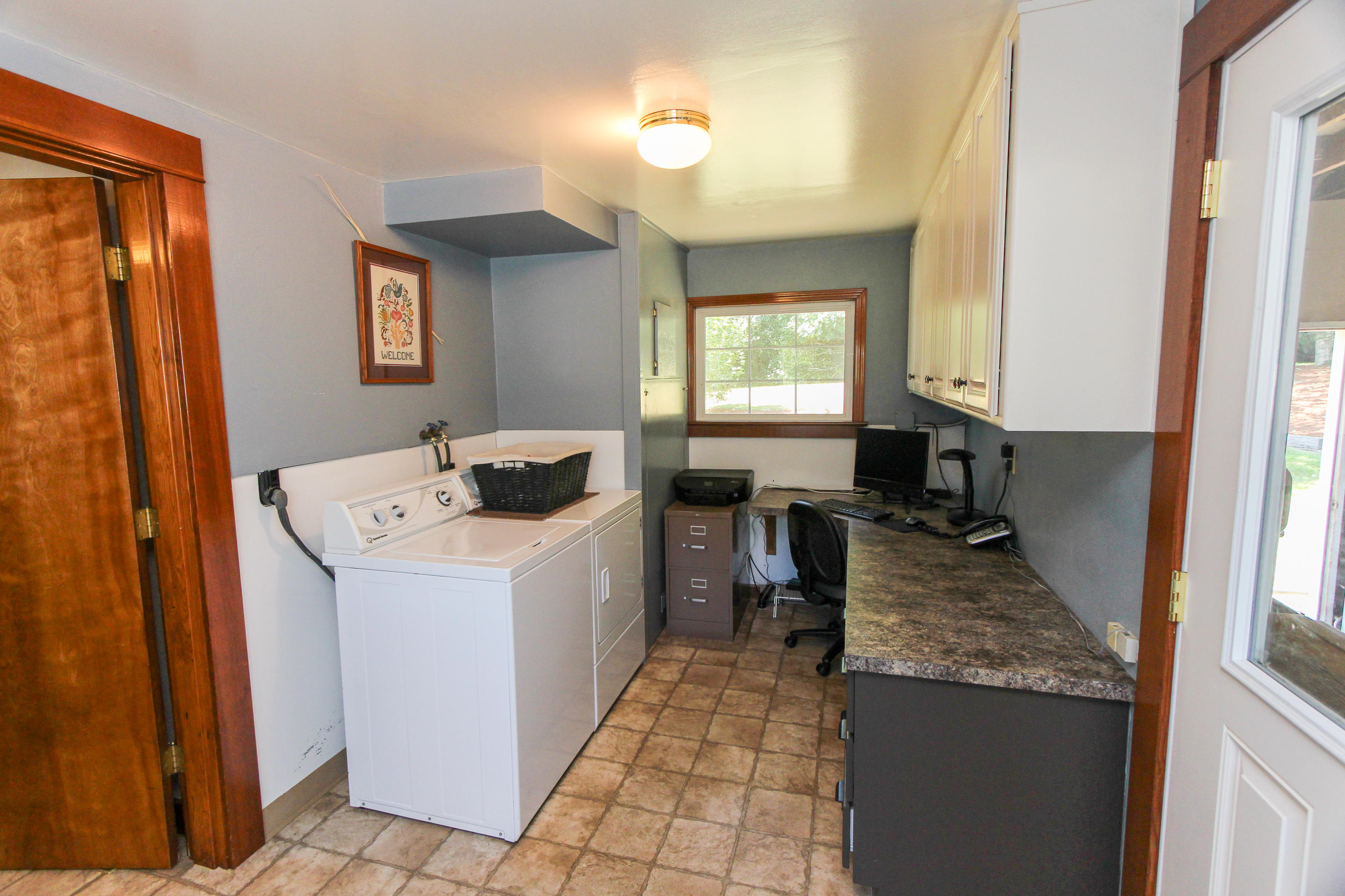 8000 Kilchis River Road Tillamook, OR 97141 - Photo 12 of 43 Office / Laundry