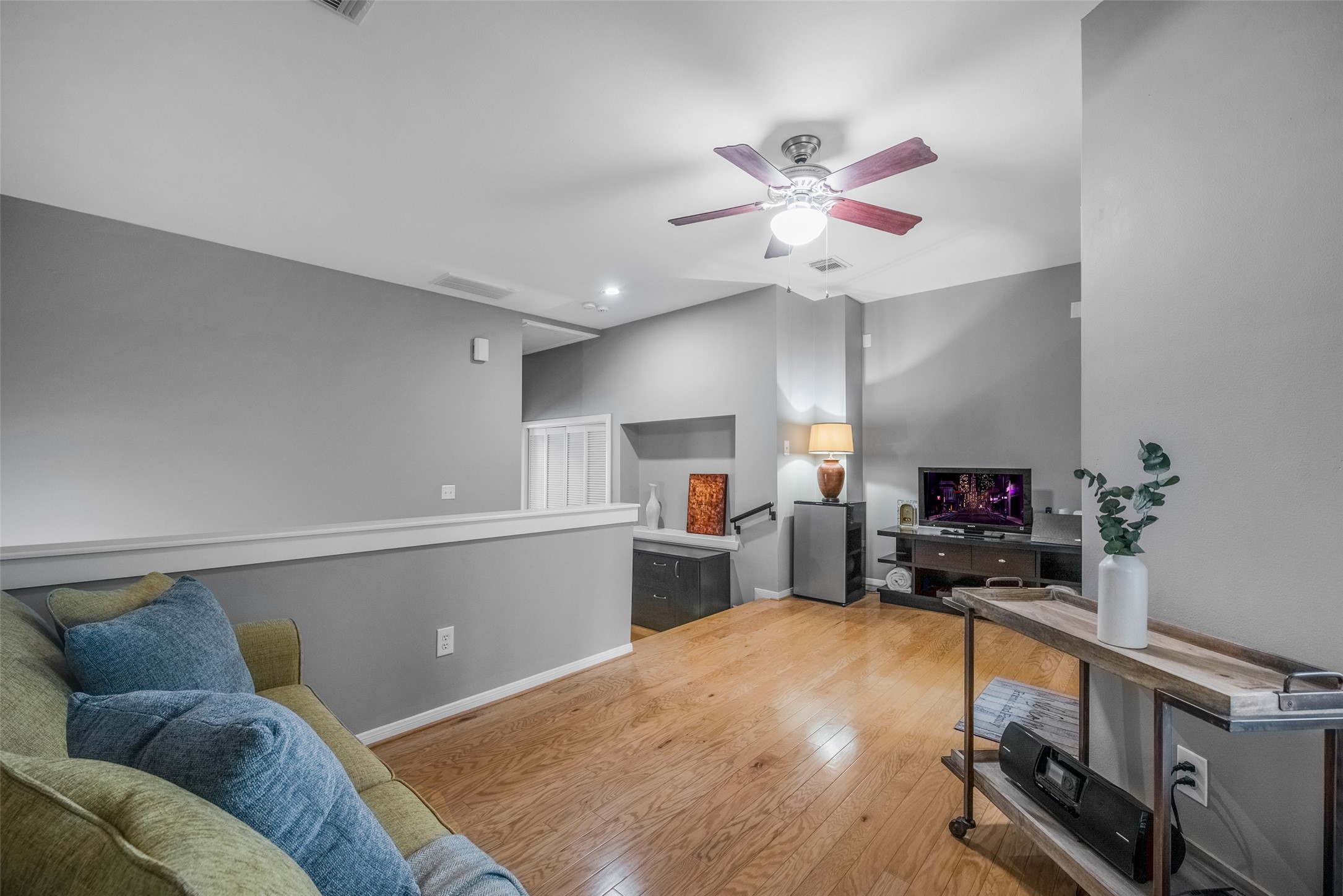 1028 La Rue Street Houston, TX 77019 - Photo 28 of 29 Third floor extra space