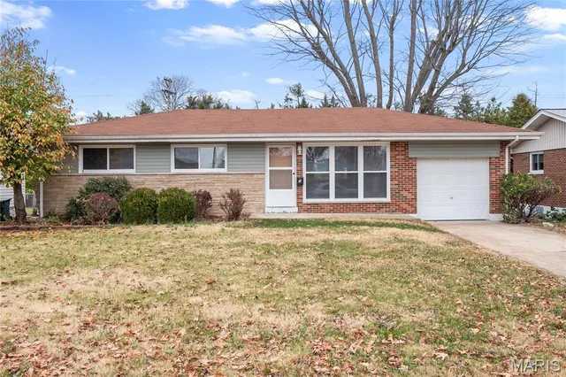 $210,000 | 7 Flamingo Drive, Hazelwood, MO 63042