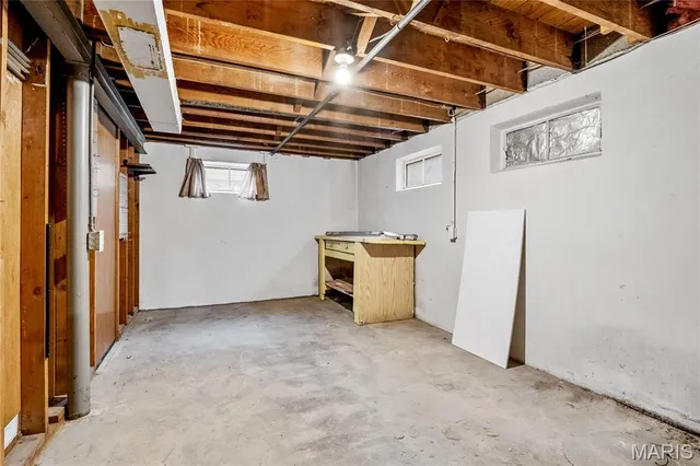 $210,000 | 7 Flamingo Drive, Hazelwood, MO 63042