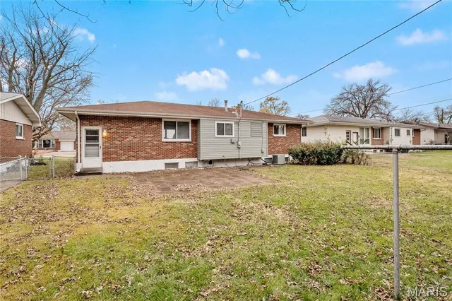 $210,000 | 7 Flamingo Drive, Hazelwood, MO 63042