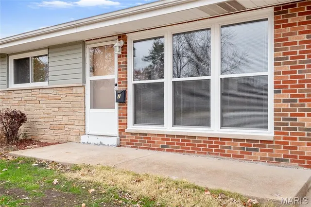 $210,000 | 7 Flamingo Drive, Hazelwood, MO 63042