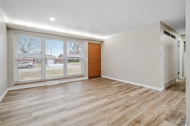 $210,000 | 7 Flamingo Drive, Hazelwood, MO 63042