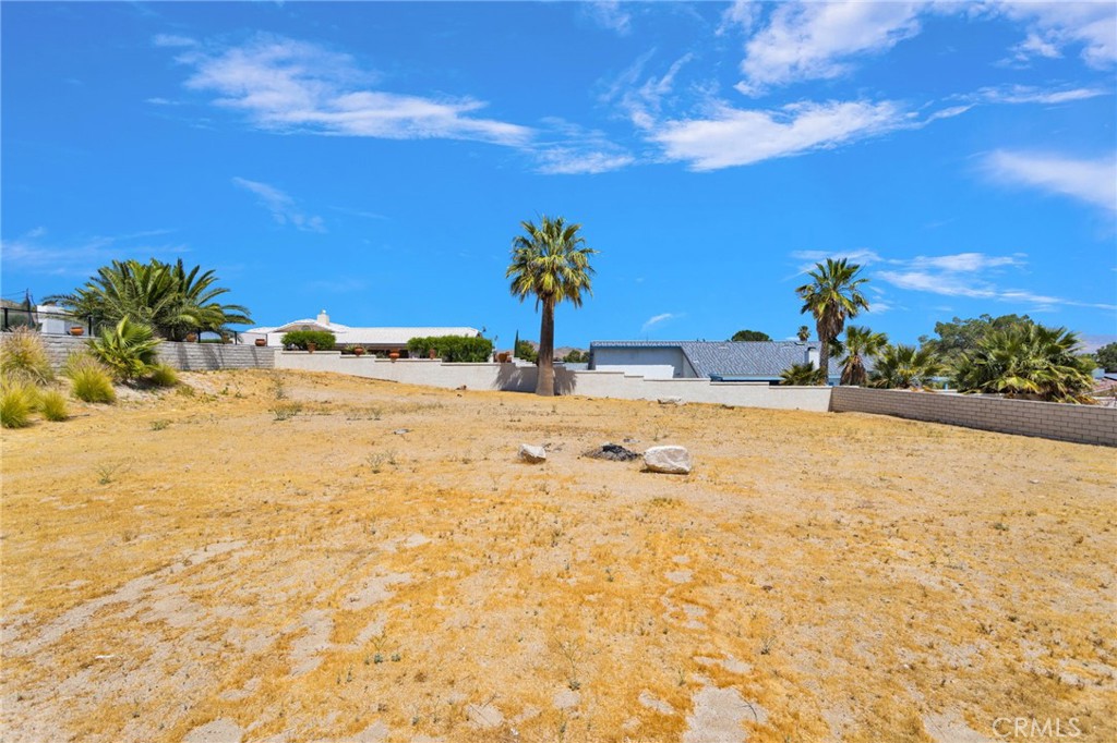 16245 Ridge View Drive Apple Valley, CA 92307 - Photo 6 of 80