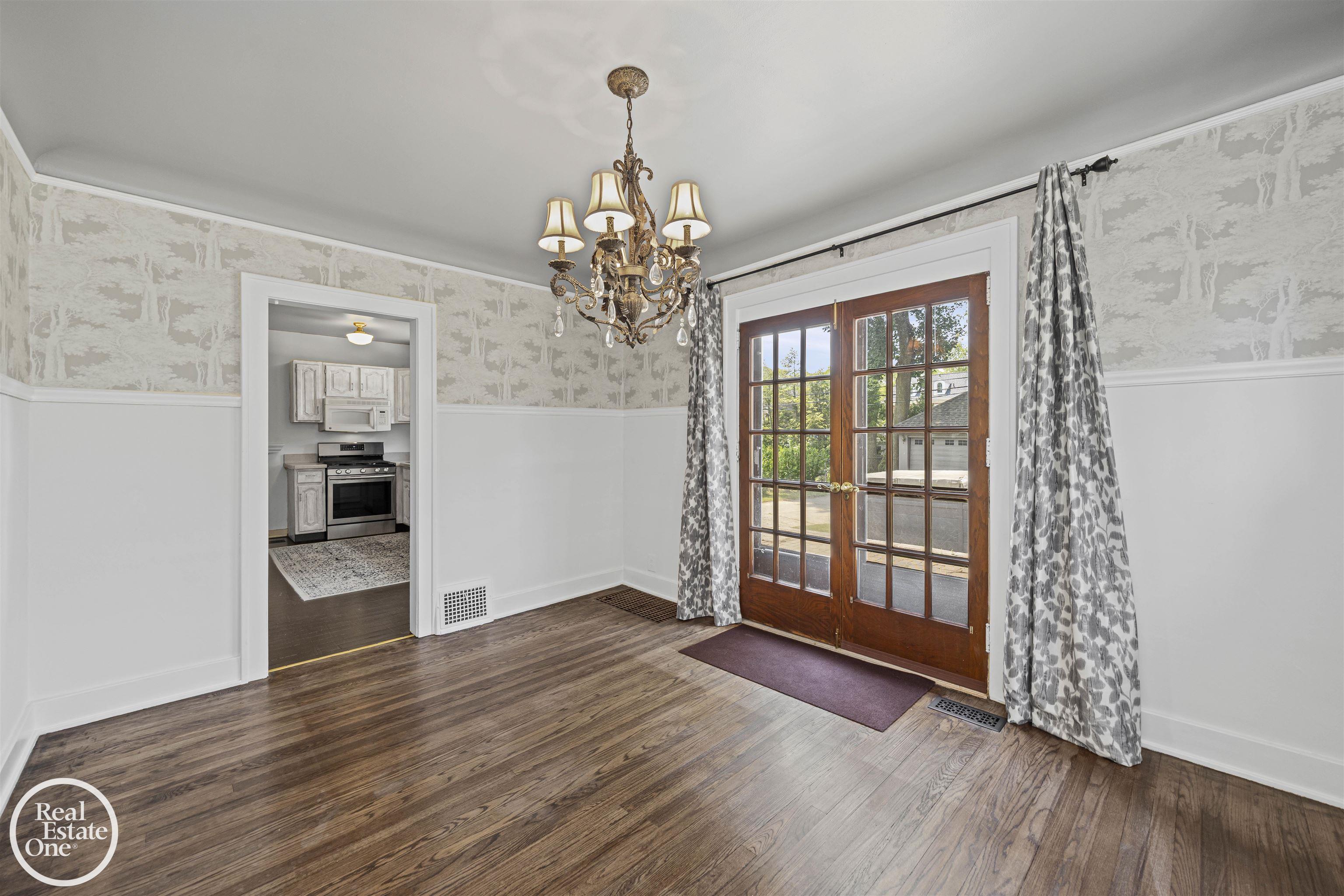 797 Lincoln Road Grosse Pointe, MI 48230 - Photo 9 of 39 50178152-80f1b312-9e23-47e0-a260-987109f6ace0.JPG