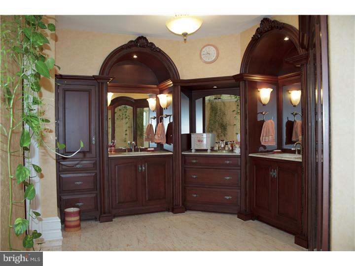 30 Oakhill Drive Lititz, PA 17543 - Photo 17 of 25 Bathroom